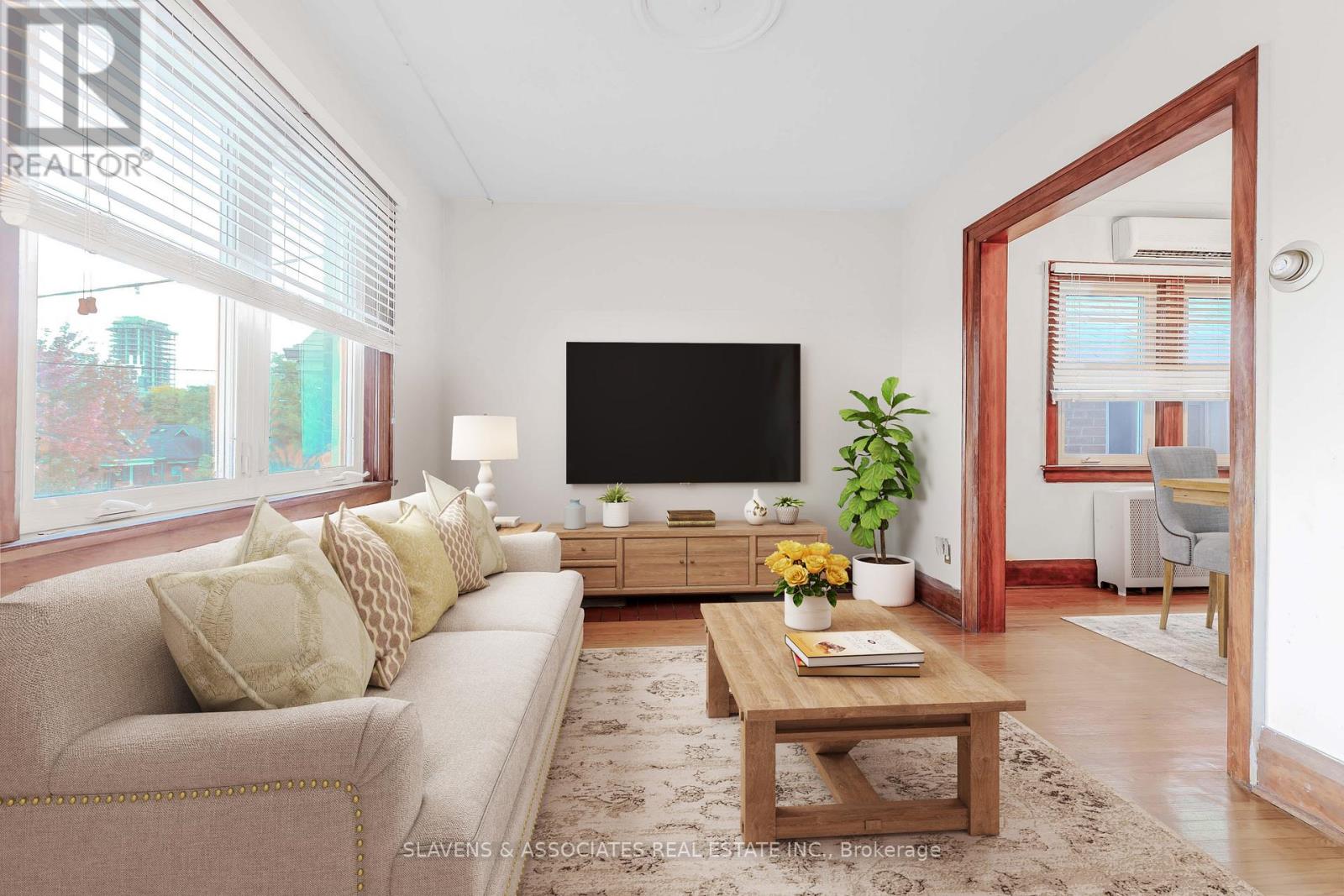 67 Belgravia Avenue, Toronto, Ontario  M6E 2M4 - Photo 4 - W12461191