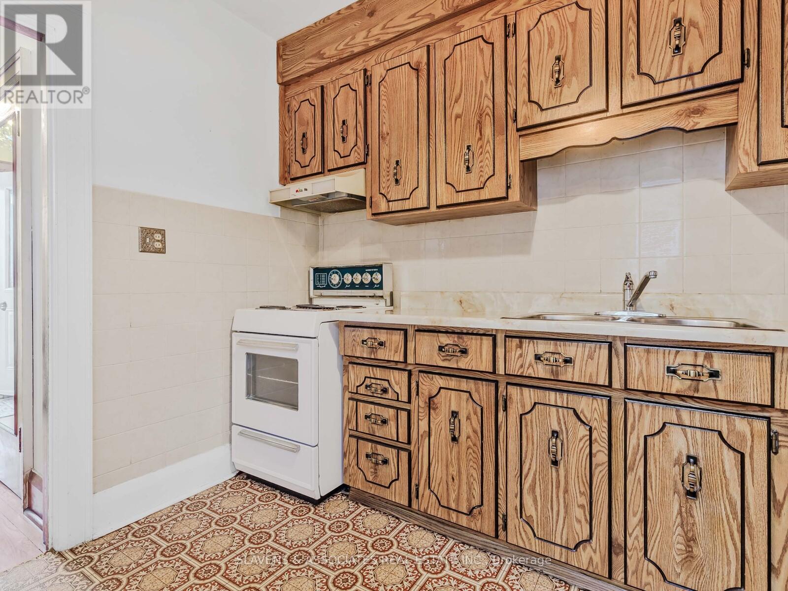 67 Belgravia Avenue, Toronto, Ontario  M6E 2M4 - Photo 9 - W12461191