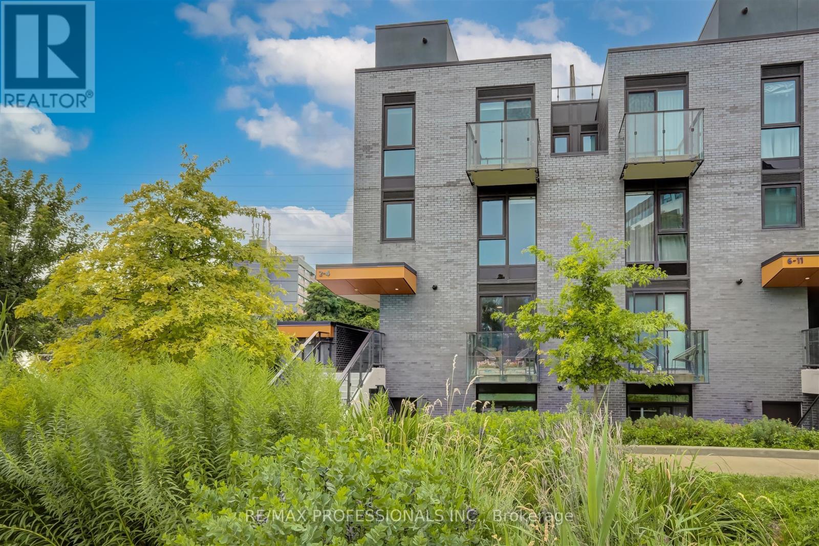 Th3 - 10 Brin Drive, Toronto, Ontario  M8X 0B3 - Photo 3 - W12461204