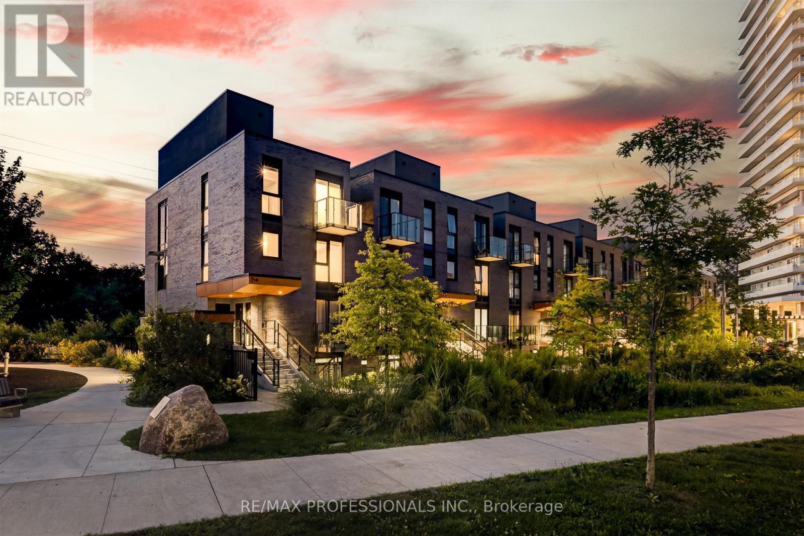 Th3 - 10 Brin Drive, Toronto, Ontario  M8X 0B3 - Photo 39 - W12461204