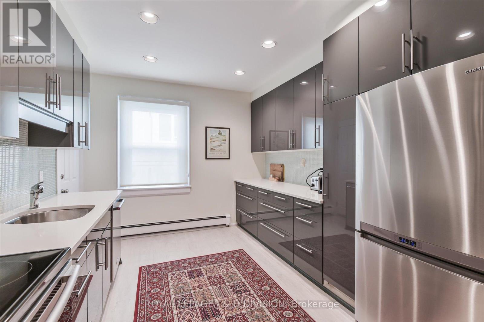Main - 16 Farnham Avenue, Toronto, Ontario  M4V 1H4 - Photo 10 - C12461219