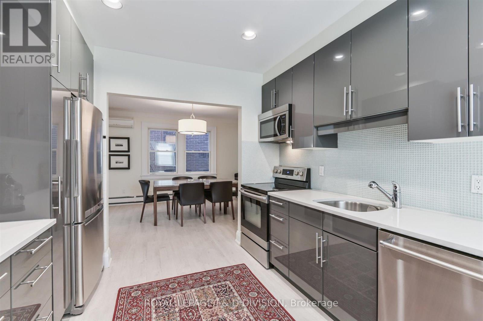 Main - 16 Farnham Avenue, Toronto, Ontario  M4V 1H4 - Photo 11 - C12461219
