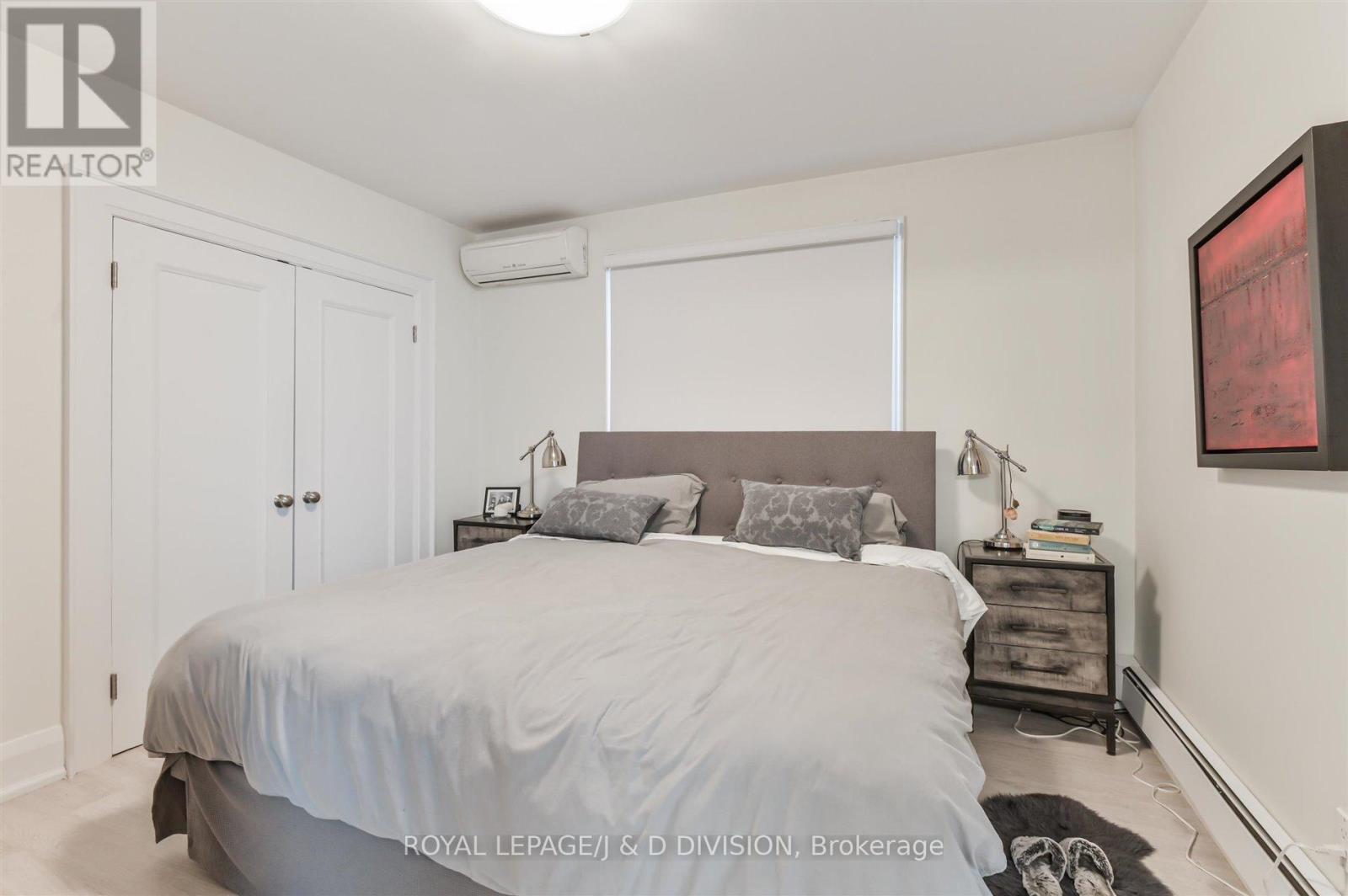 Main - 16 Farnham Avenue, Toronto, Ontario  M4V 1H4 - Photo 14 - C12461219