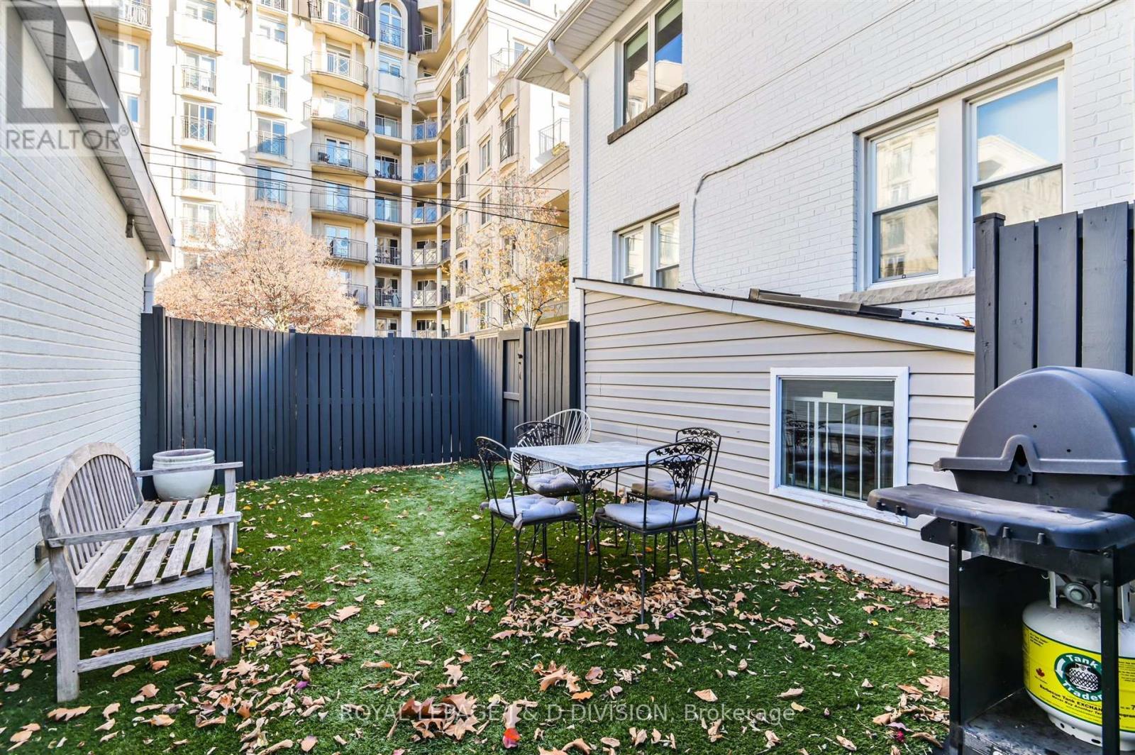 Main - 16 Farnham Avenue, Toronto, Ontario  M4V 1H4 - Photo 20 - C12461219