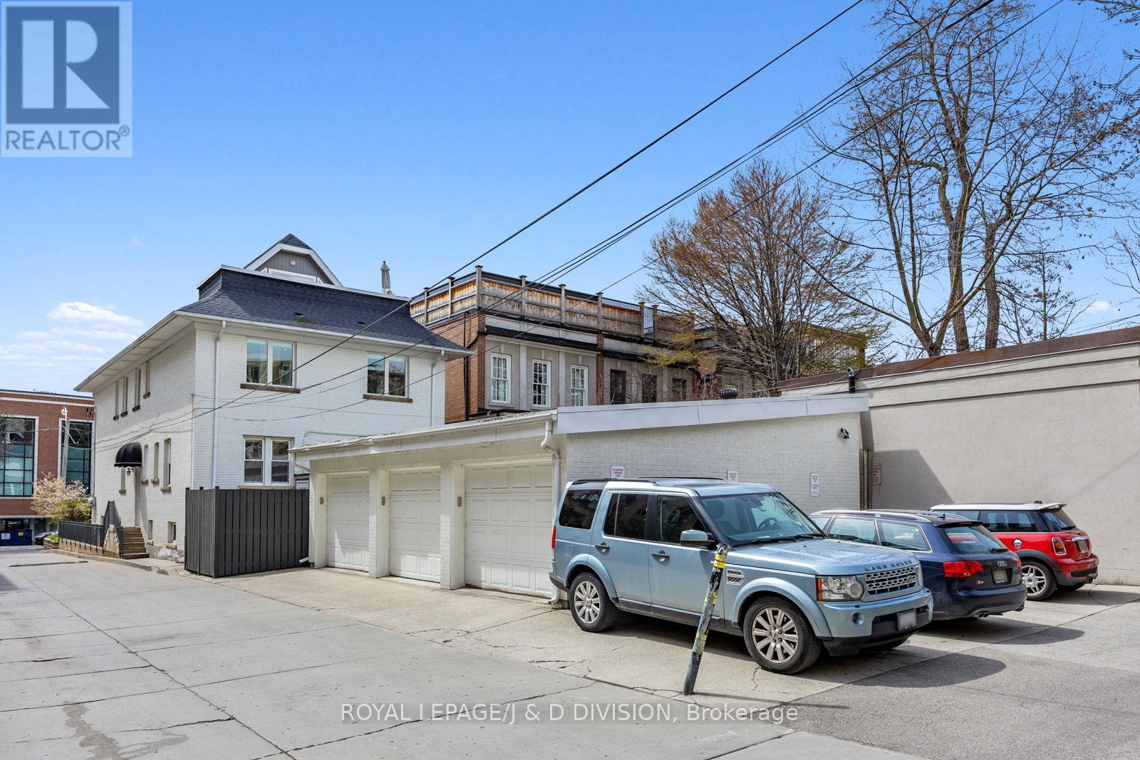 Main - 16 Farnham Avenue, Toronto, Ontario  M4V 1H4 - Photo 22 - C12461219