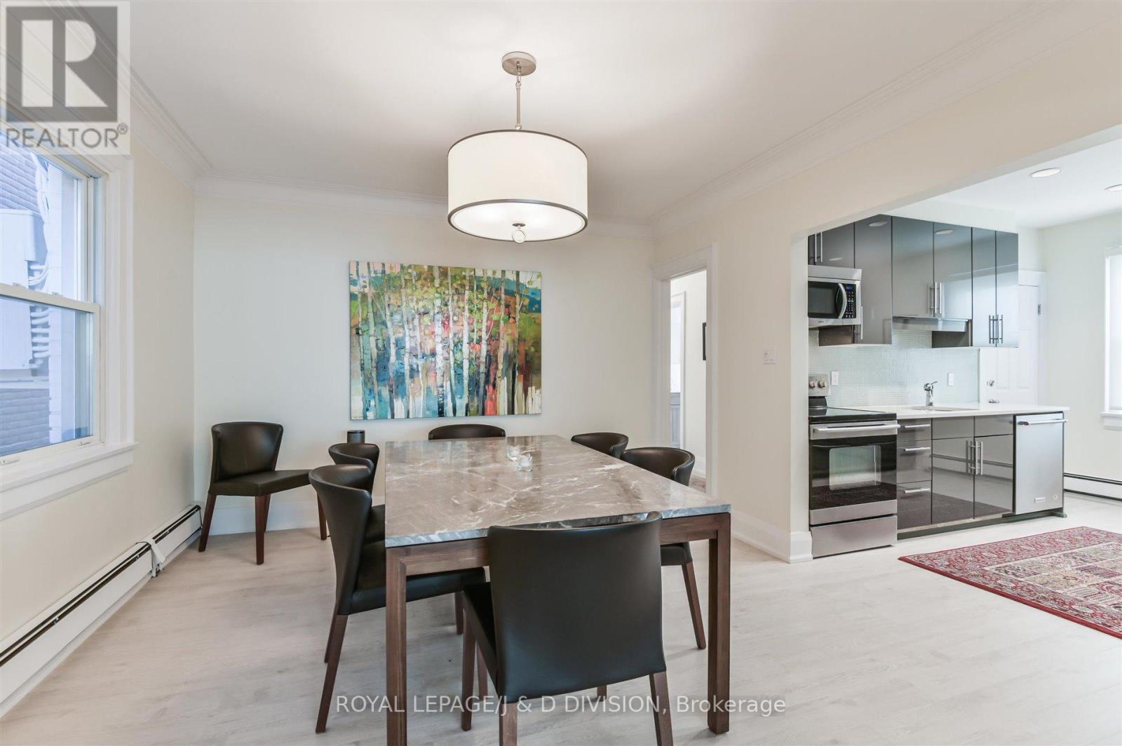 Main - 16 Farnham Avenue, Toronto, Ontario  M4V 1H4 - Photo 7 - C12461219