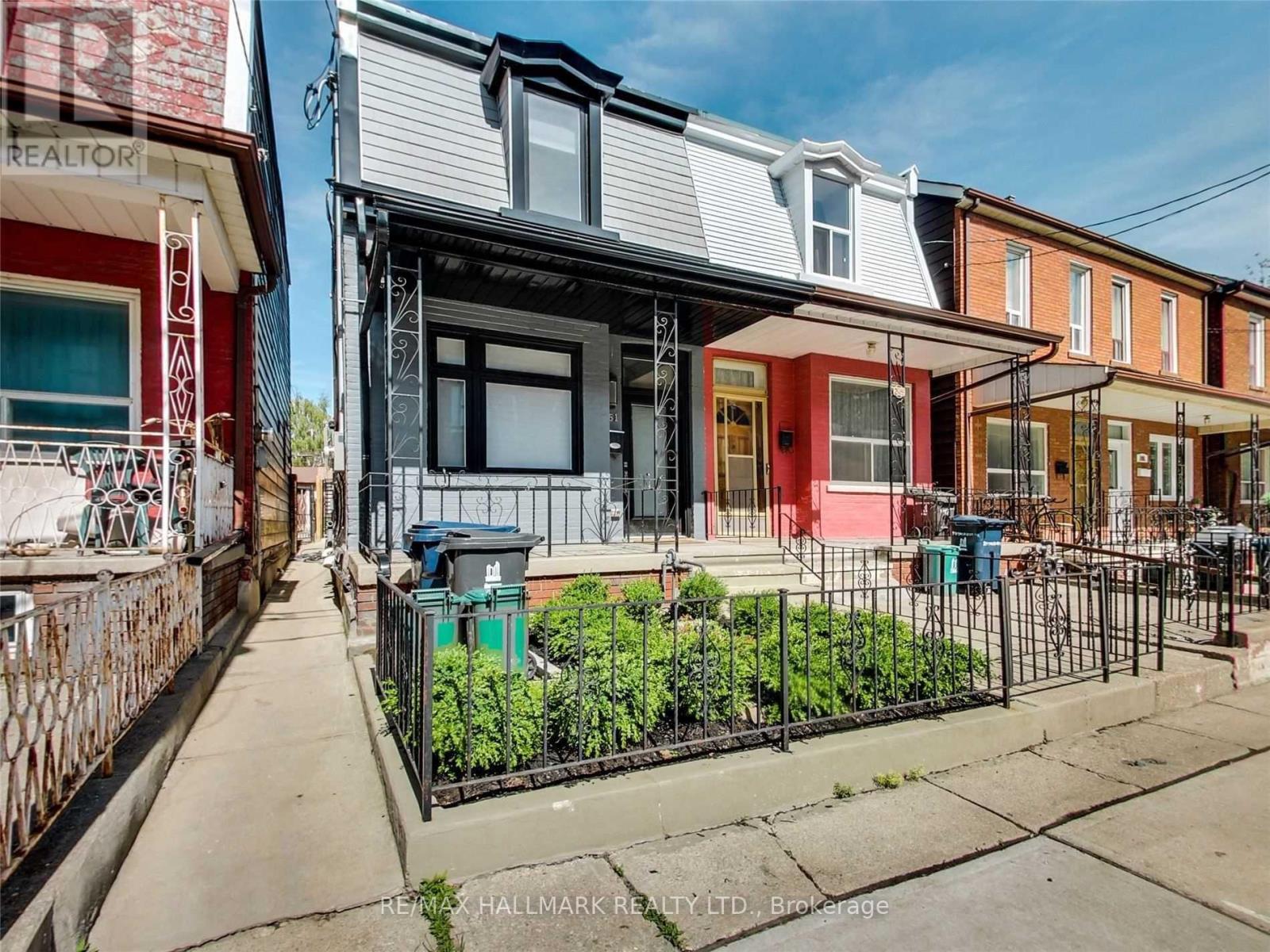 251 MANNING (LOWER) AVENUE, Toronto, Ontario