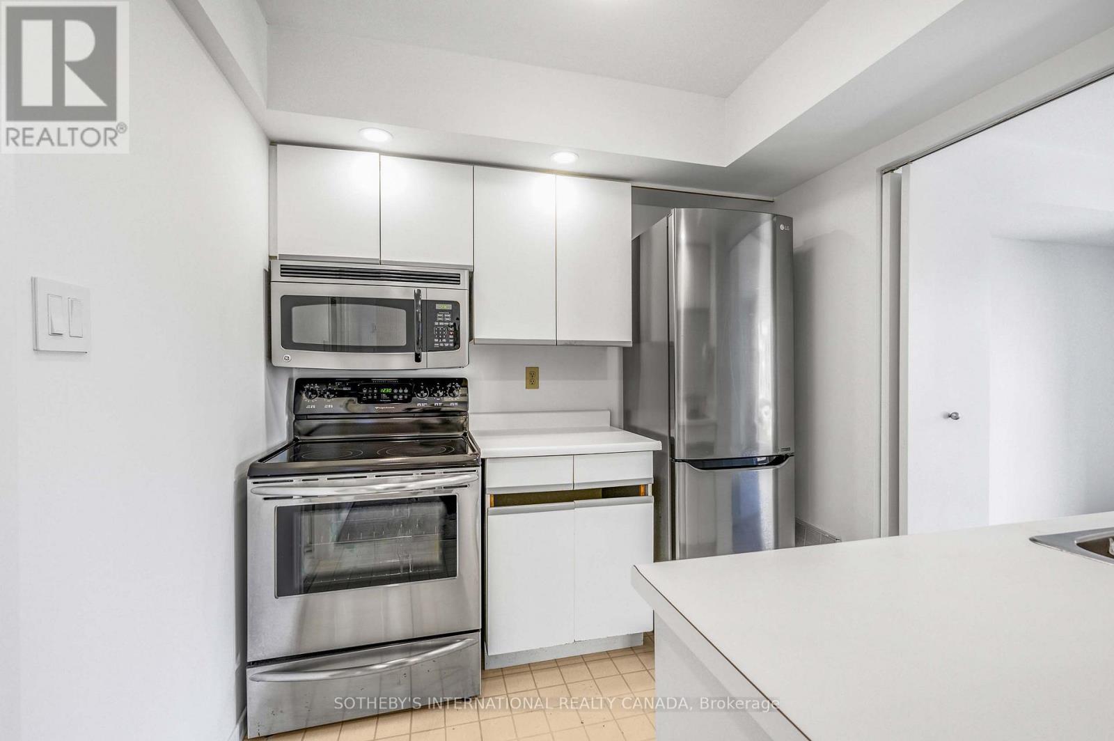 716 - 1001 Bay Street, Toronto, Ontario  M5S 3A6 - Photo 14 - C12461270