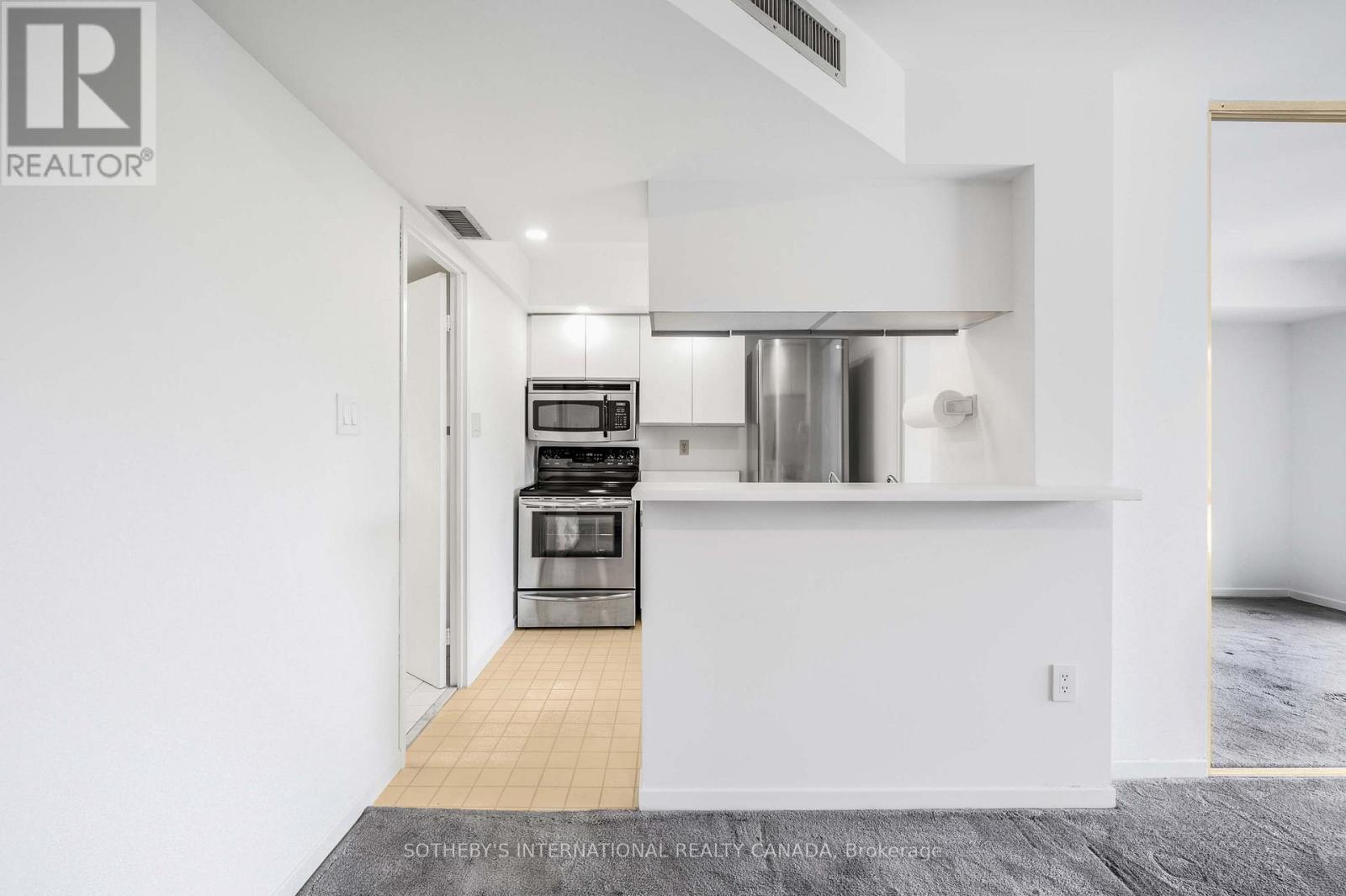 716 - 1001 Bay Street, Toronto, Ontario  M5S 3A6 - Photo 15 - C12461270