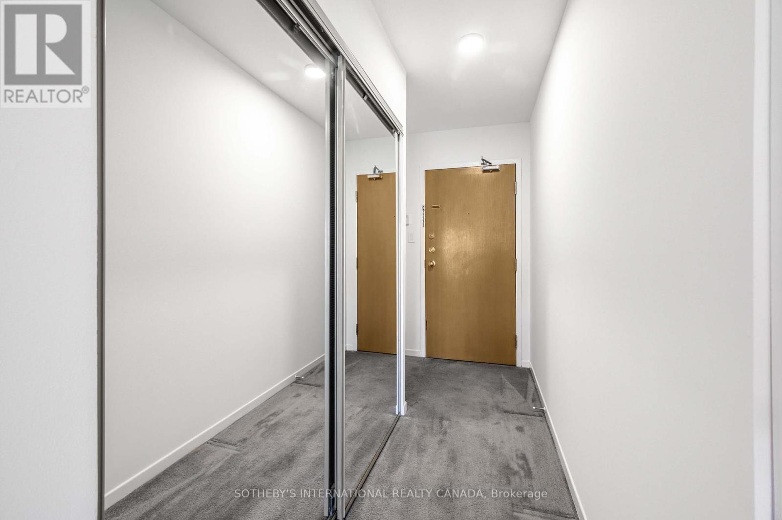 716 - 1001 Bay Street, Toronto, Ontario  M5S 3A6 - Photo 2 - C12461270