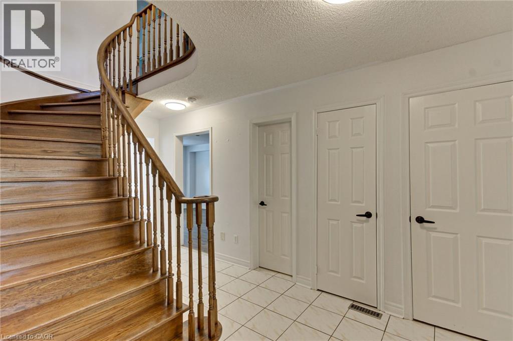 175 Rhodes Circle, Newmarket, Ontario  L3X 1V3 - Photo 5 - 40778248