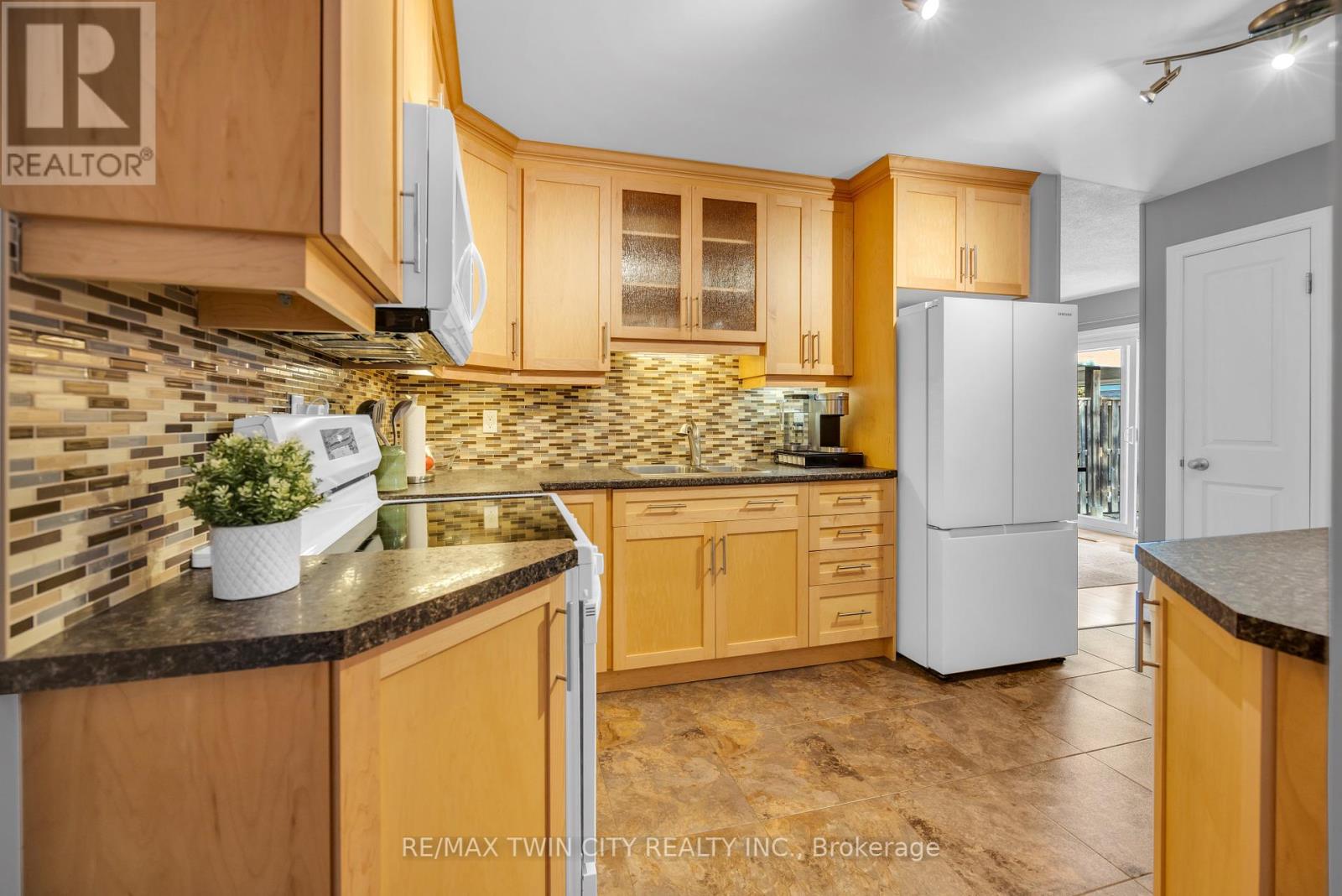 54 - 14 Williamsburg Road, Kitchener, Ontario  N2E 1W1 - Photo 10 - X12461067