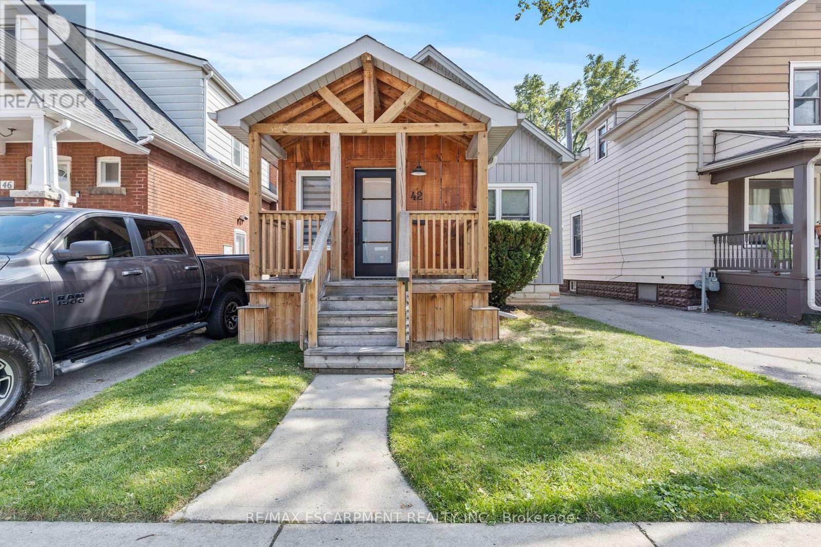 42 Garside Avenue N, Hamilton, Ontario  L8H 4W2 - Photo 3 - X12461070