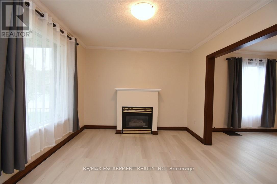 133 Fennell Avenue E, Hamilton, Ontario  L9A 1S2 - Photo 8 - X12461130
