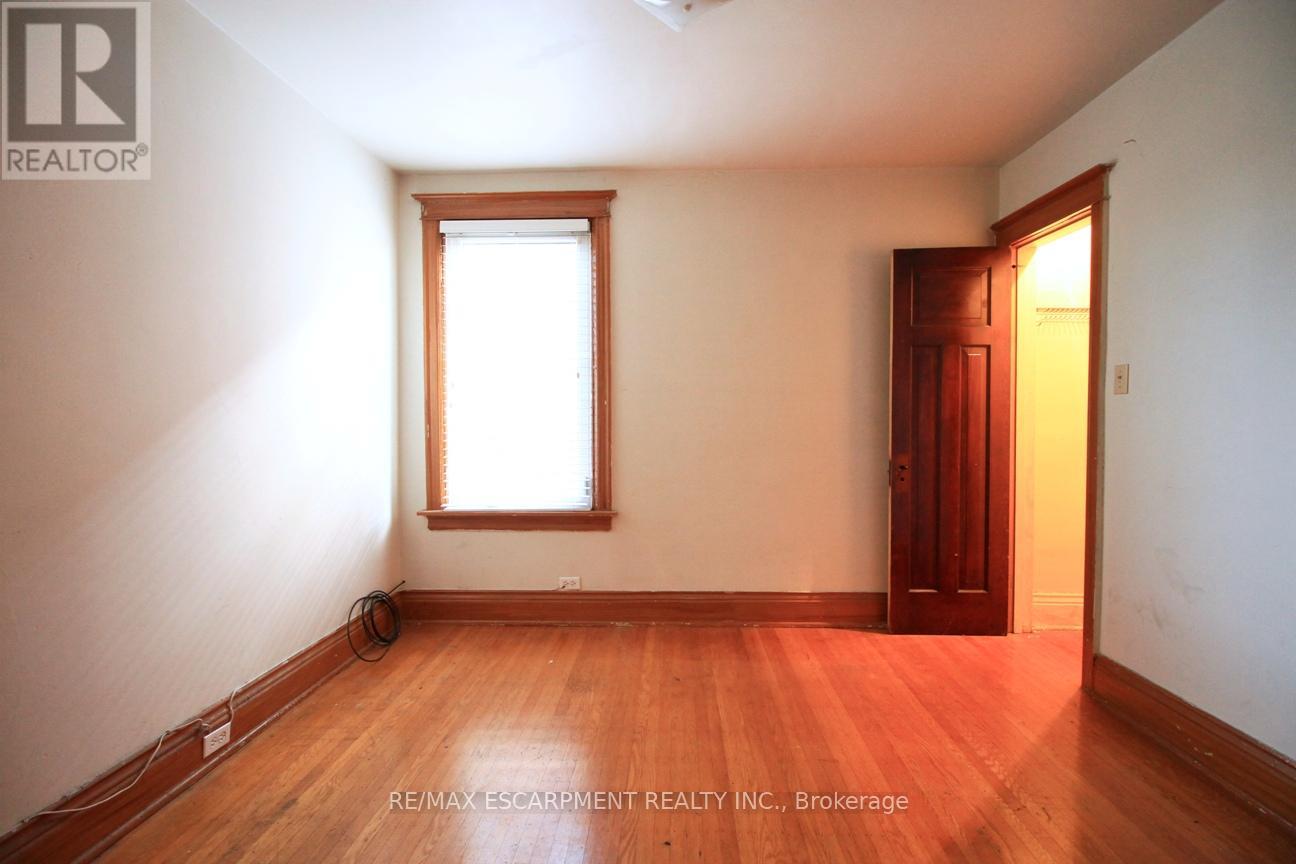 112 Kensington Avenue N, Hamilton (Crown Point), Ontario  L8L 7N2 - Photo 21 - X12461154
