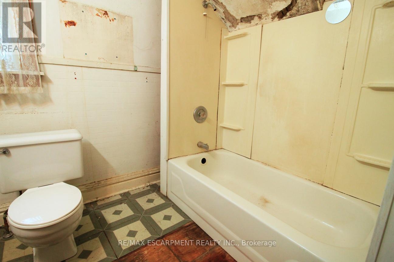 112 Kensington Avenue N, Hamilton (Crown Point), Ontario  L8L 7N2 - Photo 25 - X12461154