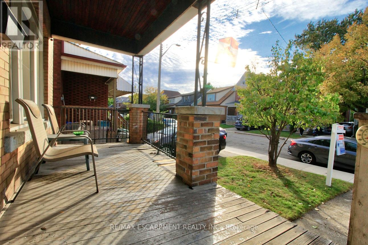 112 Kensington Avenue N, Hamilton (Crown Point), Ontario  L8L 7N2 - Photo 4 - X12461154