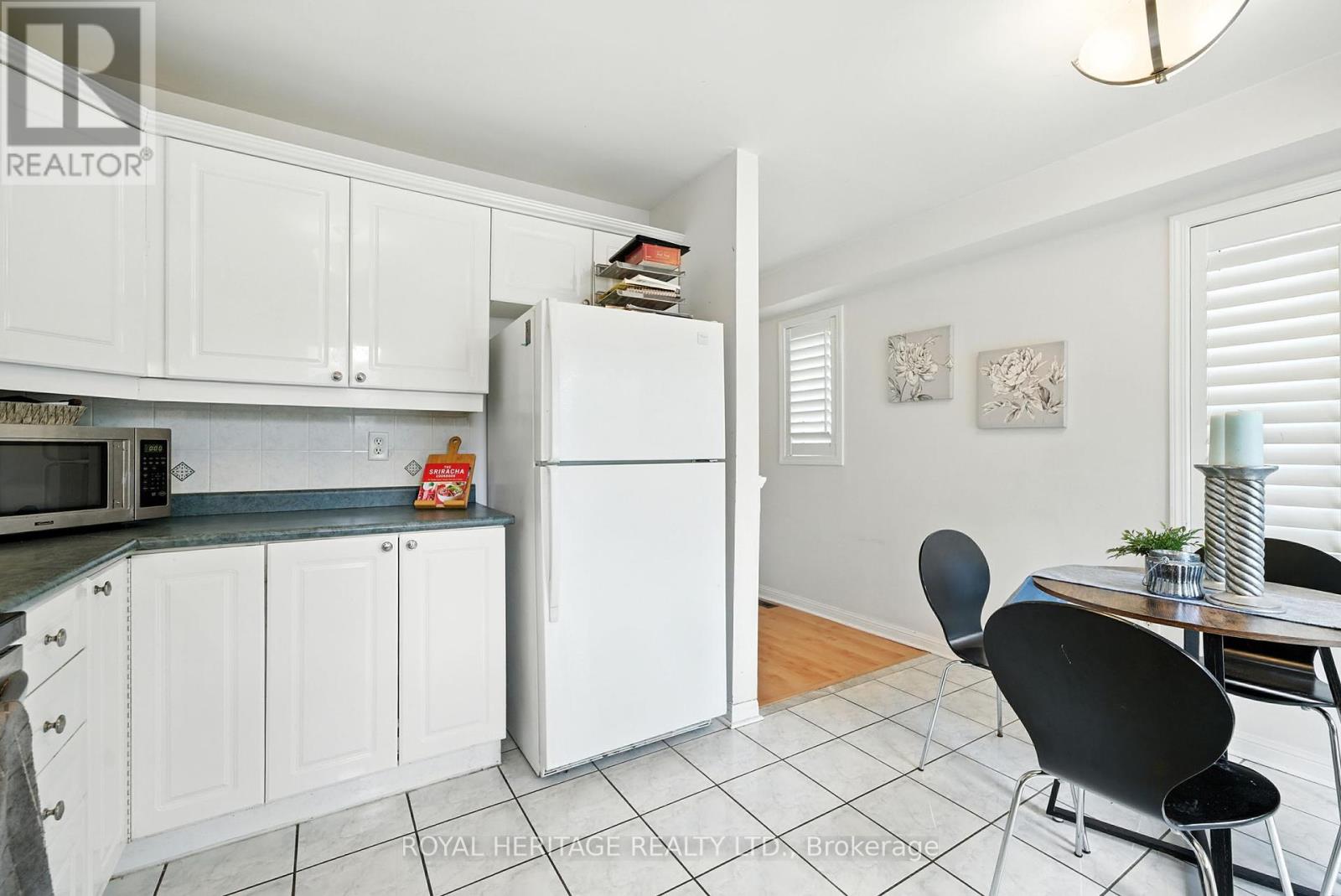 337 Ferndale Drive S, Barrie (Ardagh), Ontario  L4N 9Y6 - Photo 7 - S12461284