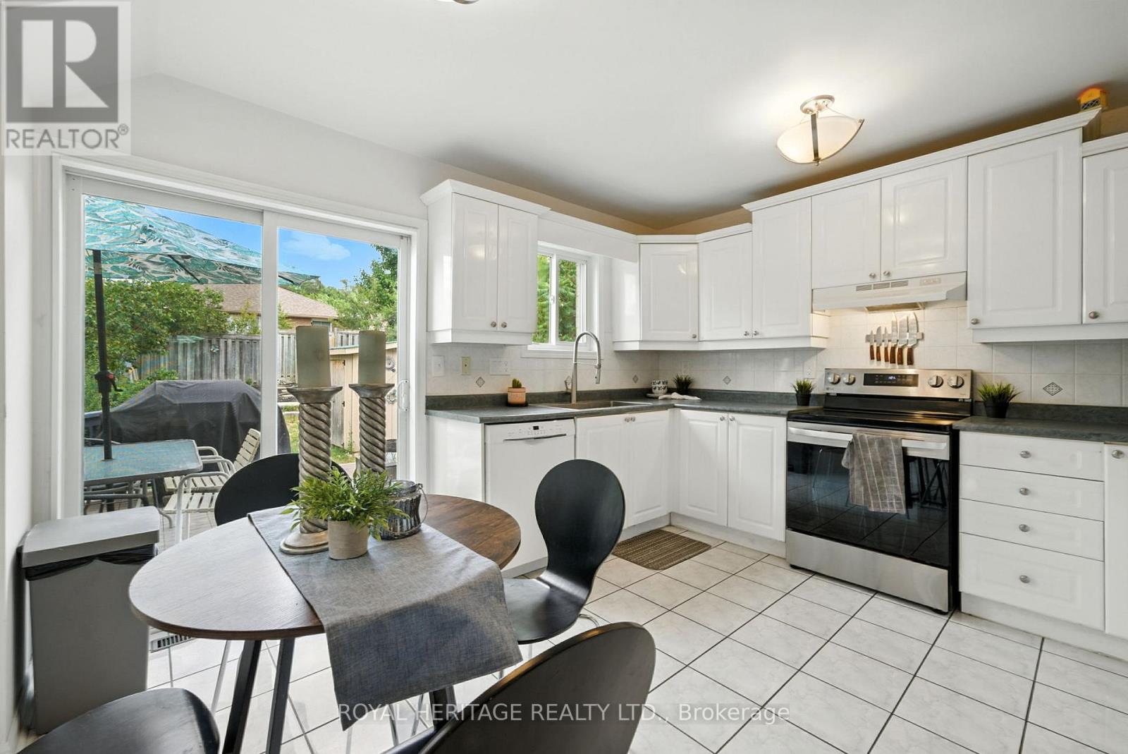 337 Ferndale Drive S, Barrie (Ardagh), Ontario  L4N 9Y6 - Photo 9 - S12461284