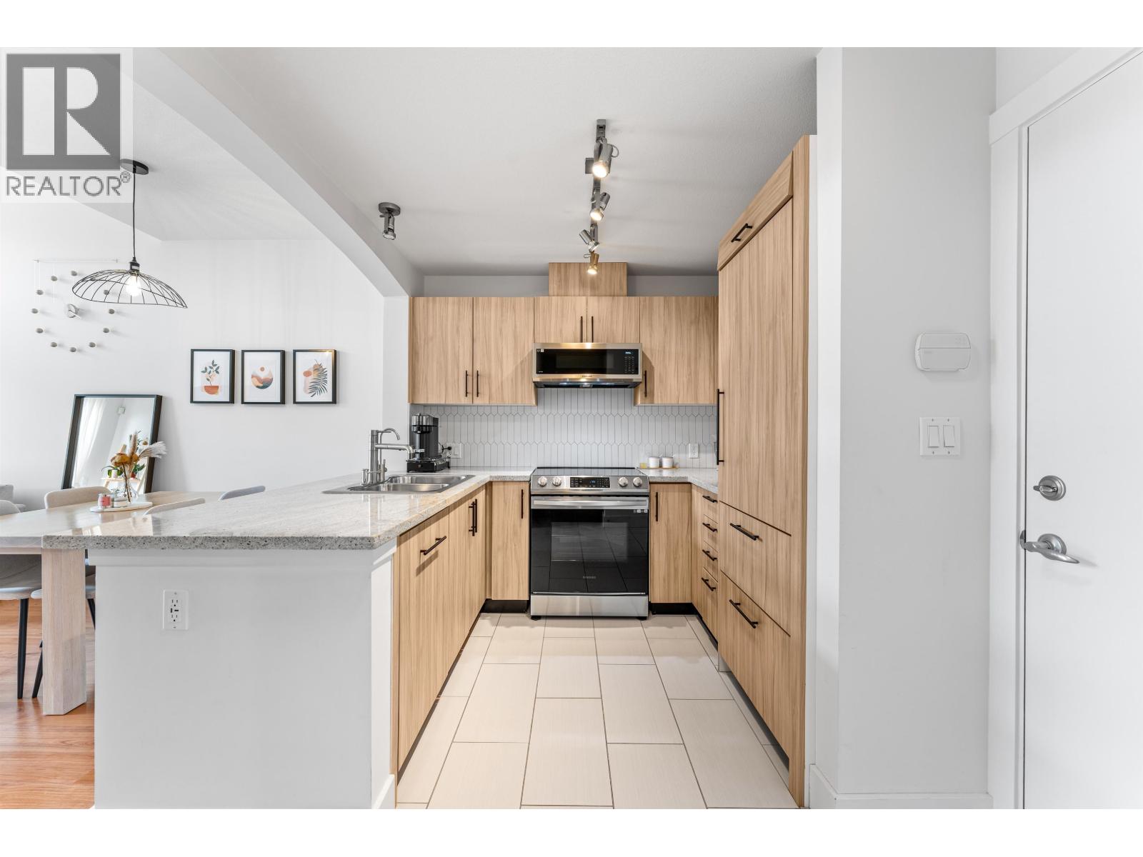 505 7428 Byrnepark Walk, Burnaby, British Columbia  V3N 0B4 - Photo 8 - R3057915
