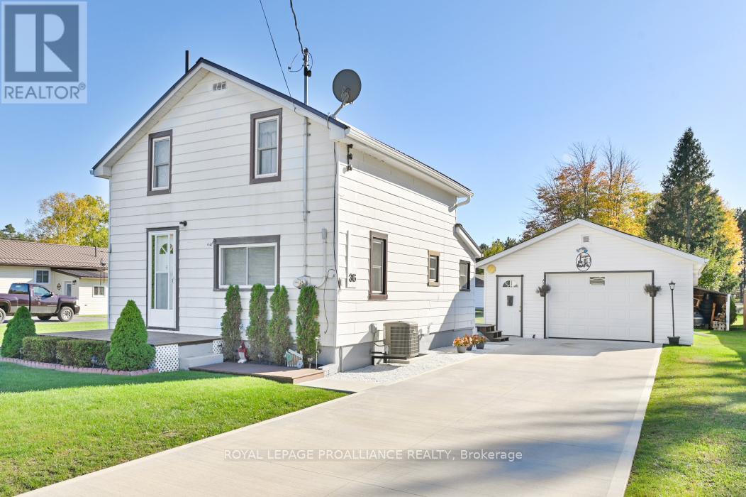 36 JONES STREET, Addington Highlands, Ontario