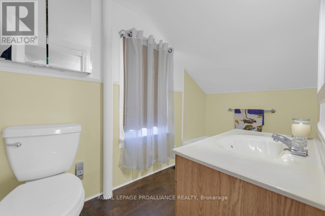 36 Jones Street, Addington Highlands, Ontario K0H 1P0 - Photo 11 - X12461304