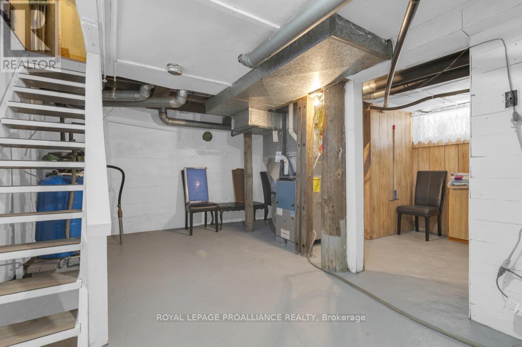 36 Jones Street, Addington Highlands, Ontario K0H 1P0 - Photo 14 - X12461304