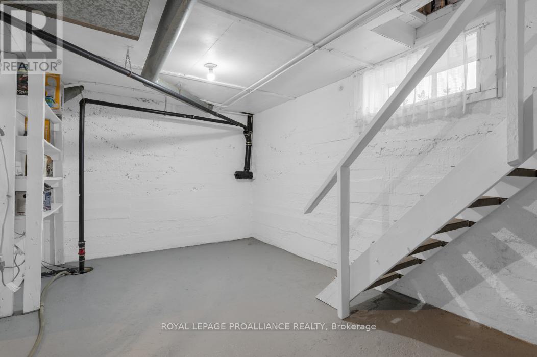 36 Jones Street, Addington Highlands, Ontario K0H 1P0 - Photo 15 - X12461304