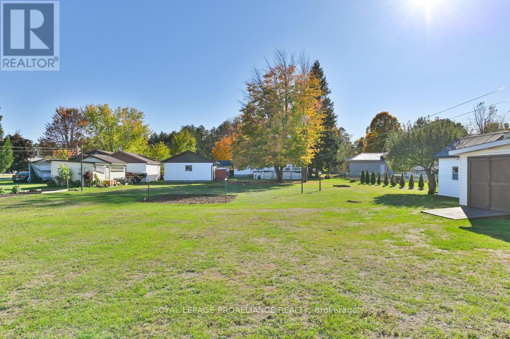 36 Jones Street, Addington Highlands, Ontario K0H 1P0 - Photo 18 - X12461304