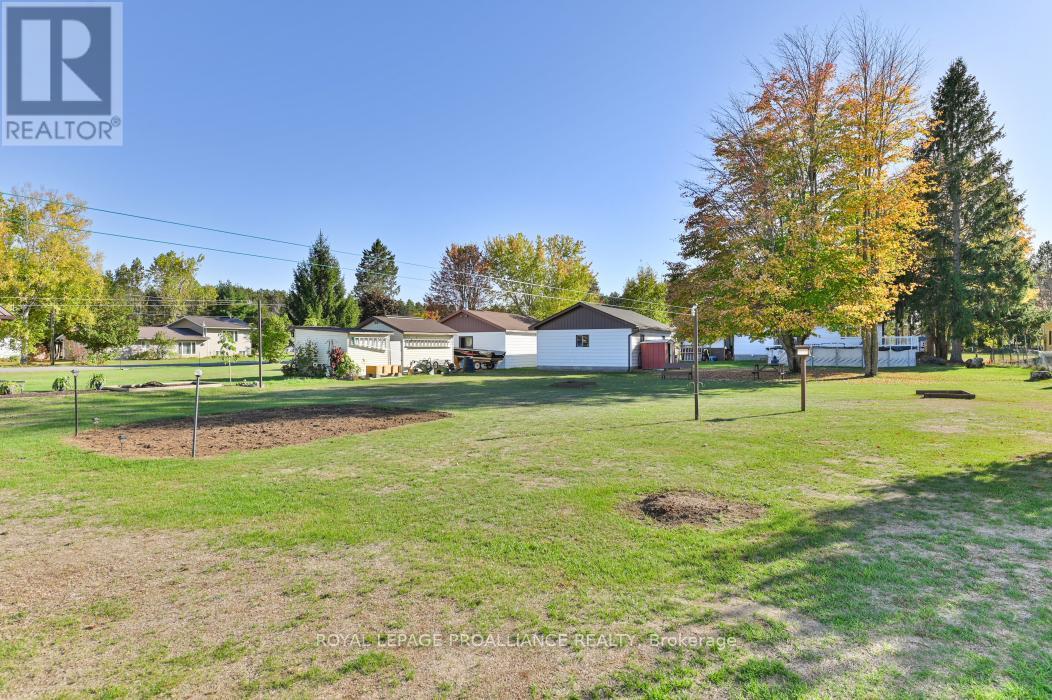 36 Jones Street, Addington Highlands, Ontario K0H 1P0 - Photo 19 - X12461304