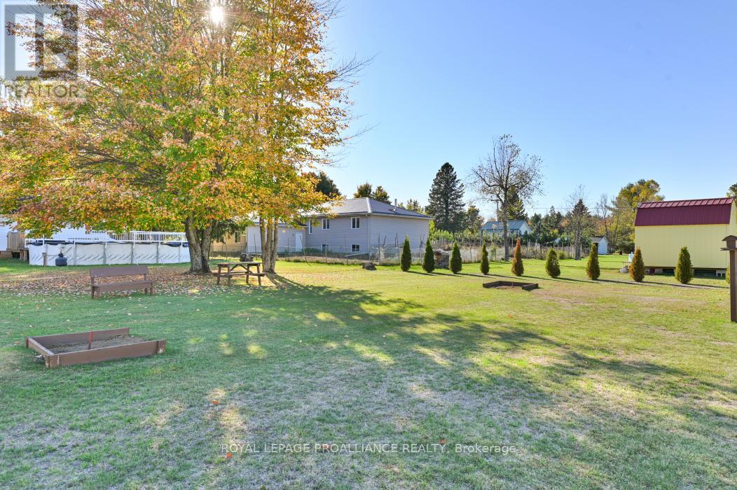 36 Jones Street, Addington Highlands, Ontario K0H 1P0 - Photo 20 - X12461304