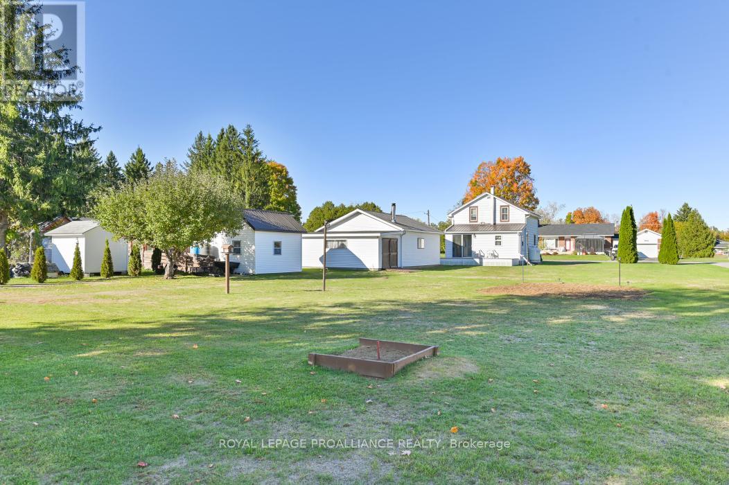 36 Jones Street, Addington Highlands, Ontario K0H 1P0 - Photo 21 - X12461304