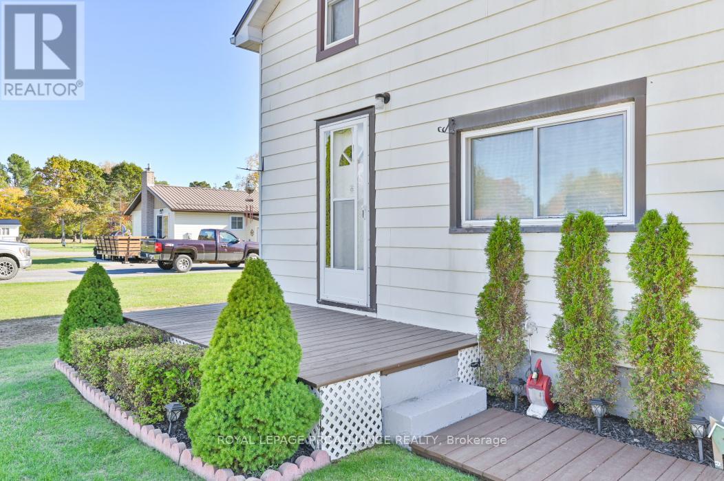 36 Jones Street, Addington Highlands, Ontario K0H 1P0 - Photo 26 - X12461304