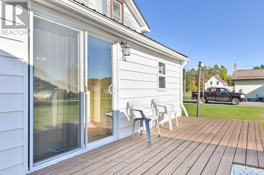 36 Jones Street, Addington Highlands, Ontario K0H 1P0 - Photo 28 - X12461304