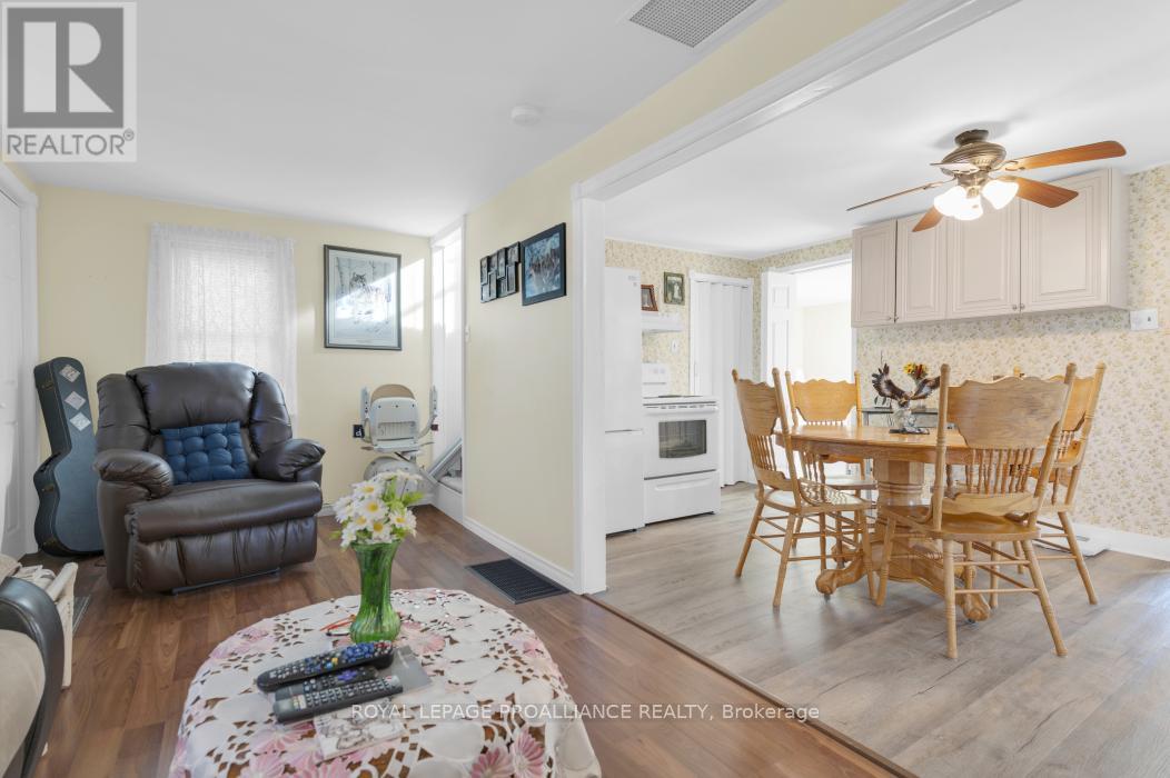 36 Jones Street, Addington Highlands, Ontario K0H 1P0 - Photo 5 - X12461304