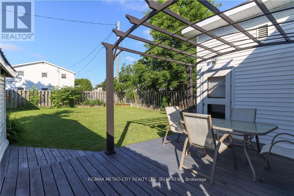 778 Seventh Street, Renfrew, Ontario  K7V 1B7 - Photo 17 - X12354908