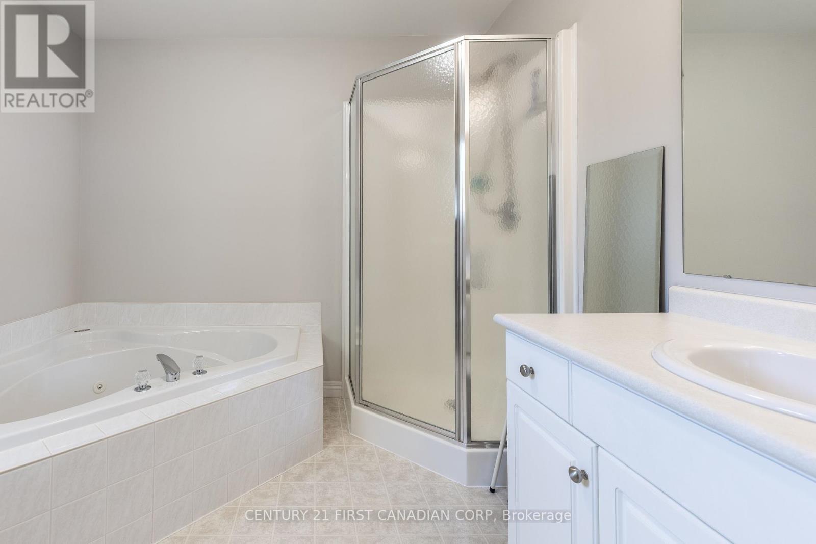 18 - 20 Windemere Place, St. Thomas, Ontario  N5R 6H6 - Photo 18 - X12461367
