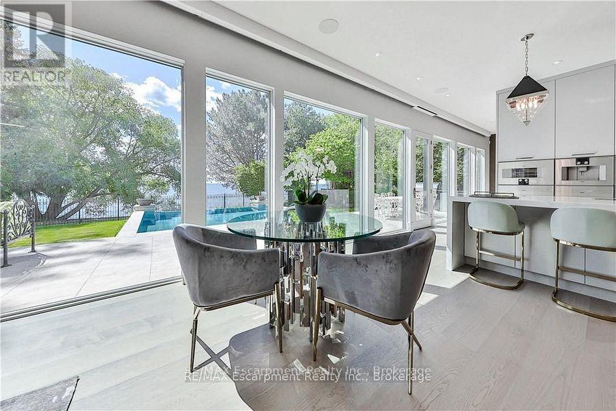 2250 Chancery Lane W, Oakville, Ontario  L6J 6A3 - Photo 14 - W12461399