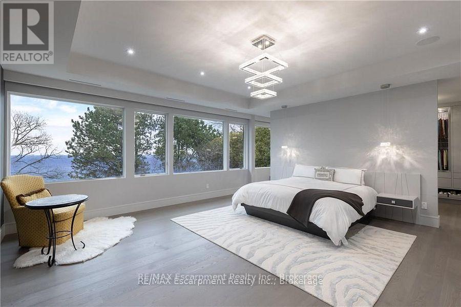 2250 Chancery Lane W, Oakville, Ontario  L6J 6A3 - Photo 21 - W12461399