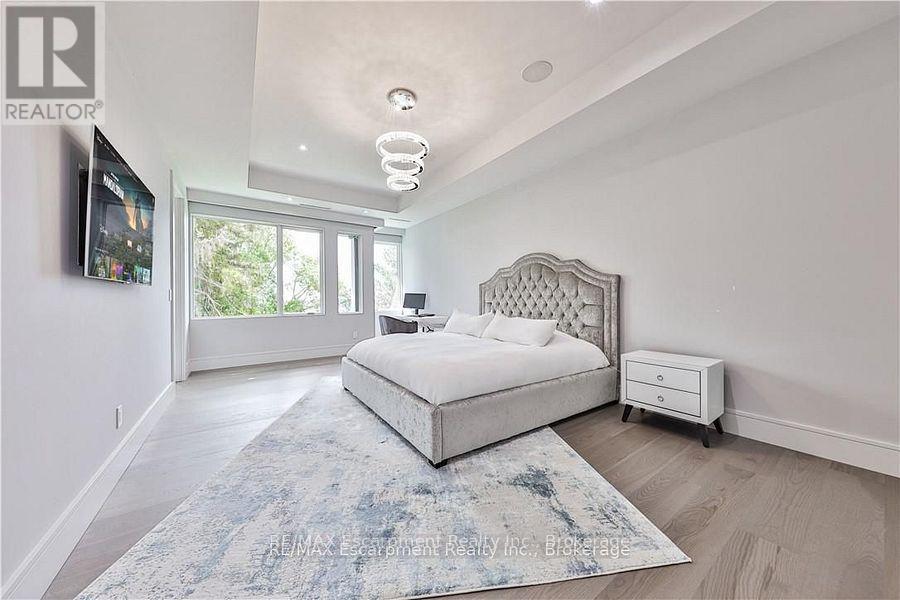 2250 Chancery Lane W, Oakville, Ontario  L6J 6A3 - Photo 25 - W12461399