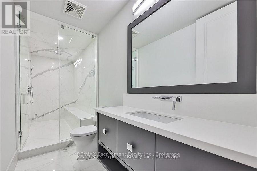 2250 Chancery Lane W, Oakville, Ontario  L6J 6A3 - Photo 34 - W12461399