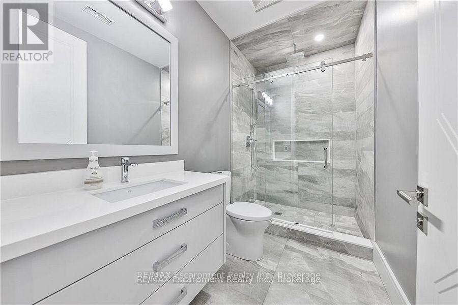 2250 Chancery Lane W, Oakville, Ontario  L6J 6A3 - Photo 35 - W12461399