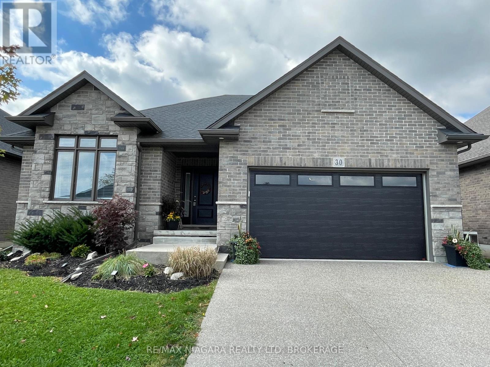 30 RENFIELD STREET, Port Colborne, Ontario