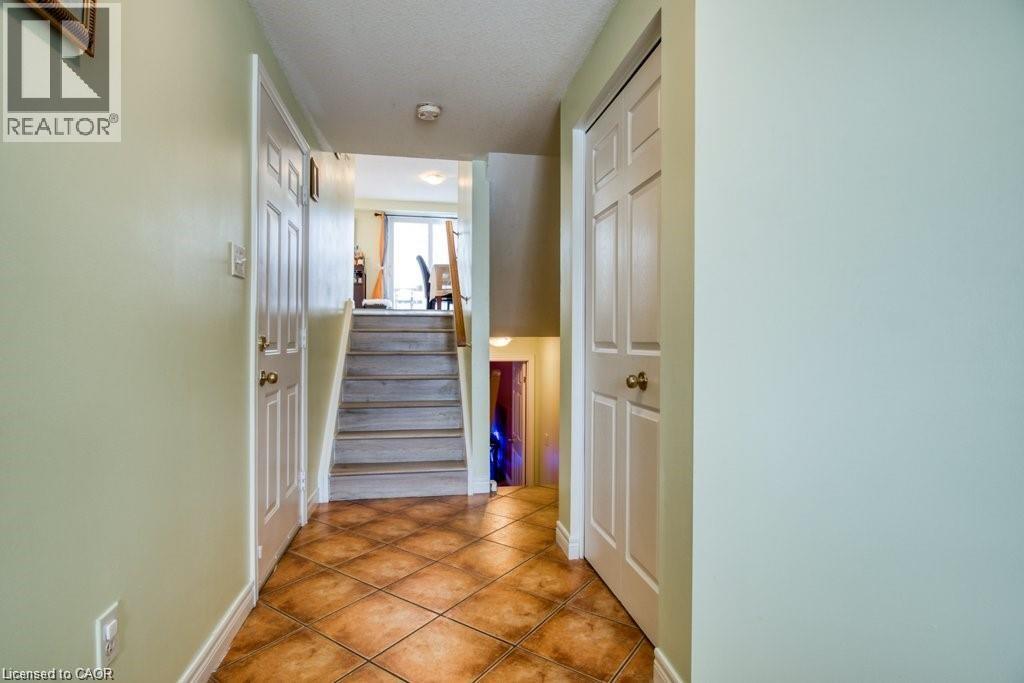 20 Max Becker Drive, Kitchener, Ontario  N2E 3V7 - Photo 2 - 40778852