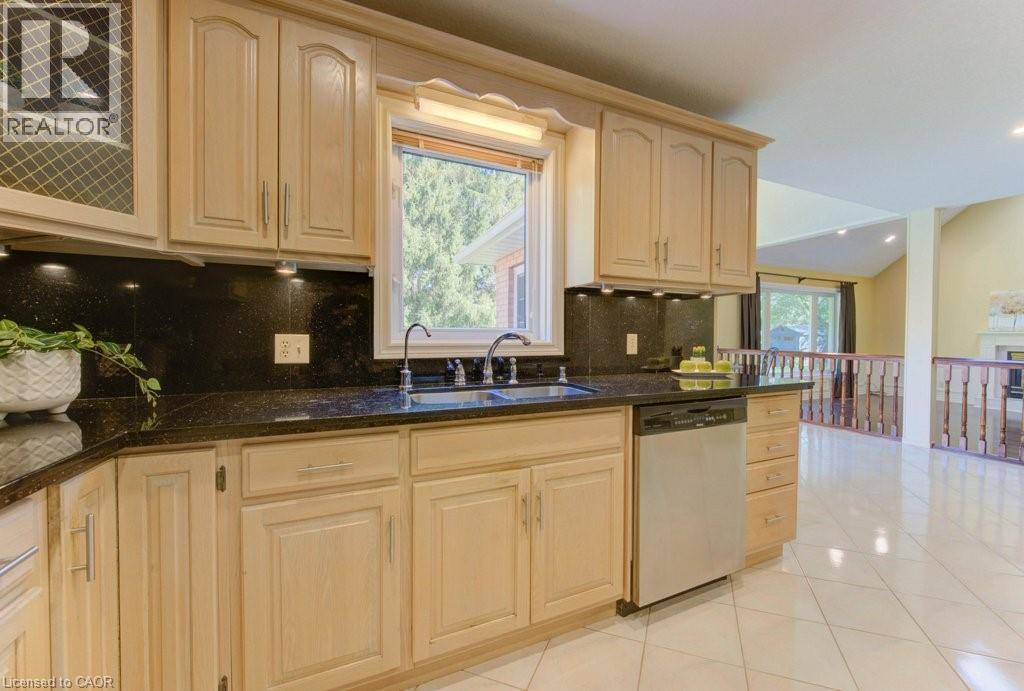 610 Stonebury Crescent, Waterloo, Ontario  N2K 3R1 - Photo 16 - 40778776