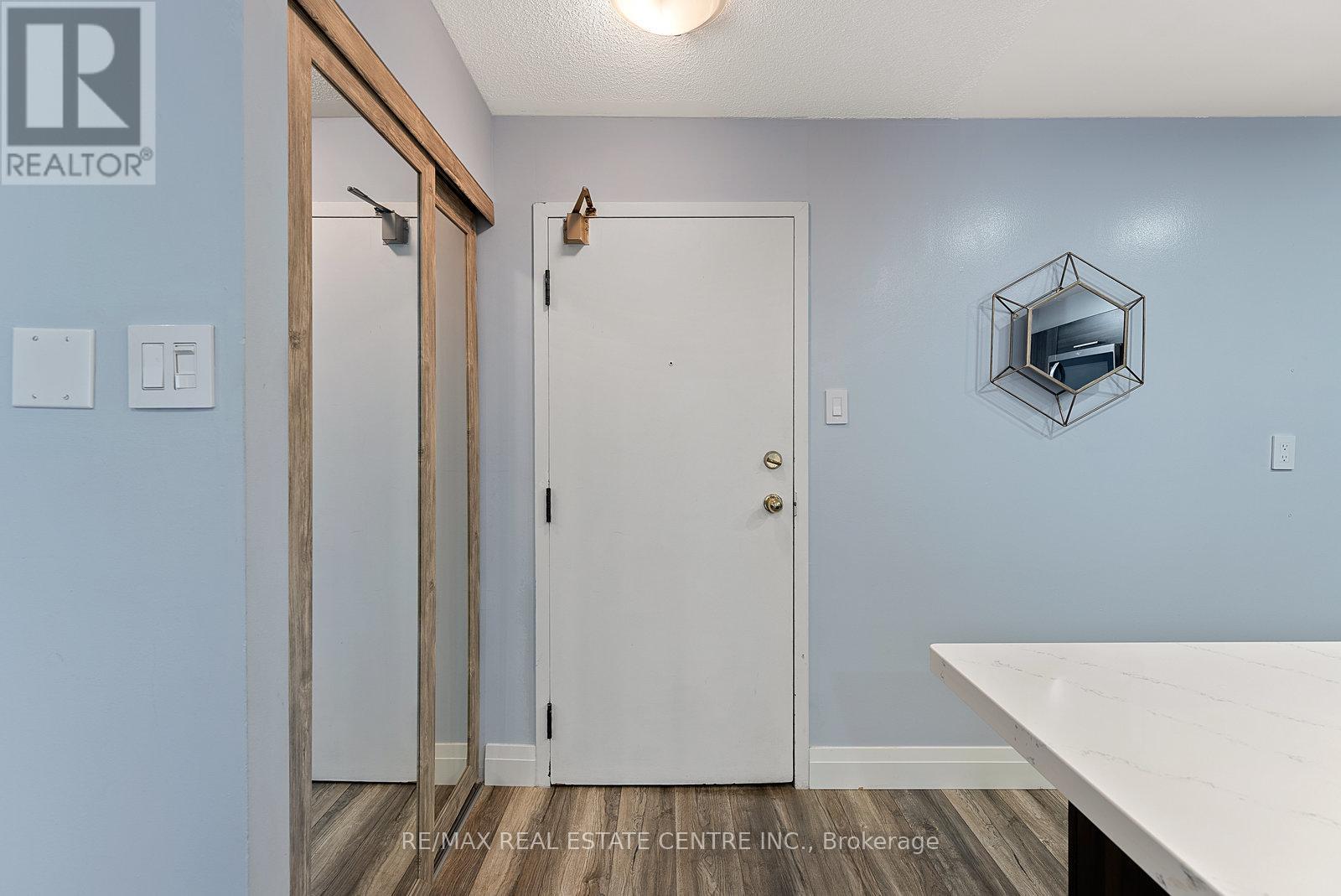 104 - 4205 Shipp Drive, Mississauga, Ontario  L4Z 2Y9 - Photo 3 - W12461214