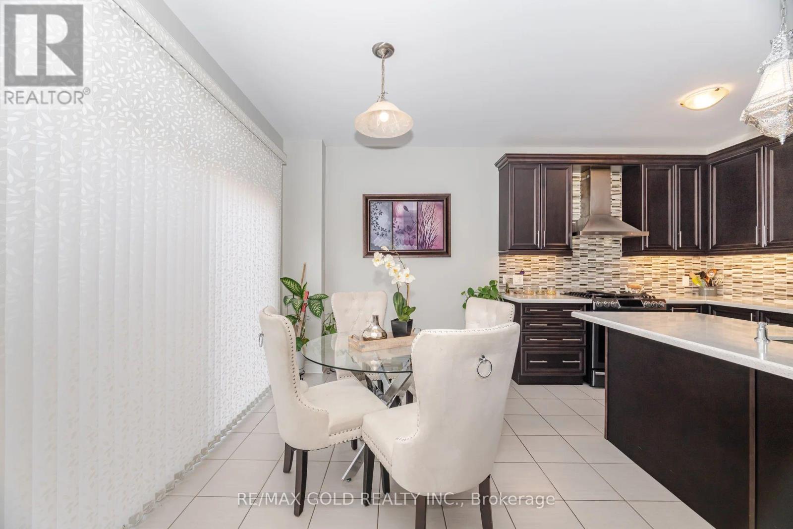 15 Henry Wilson Drive, Caledon, Ontario  L7C 4E8 - Photo 10 - W12461243