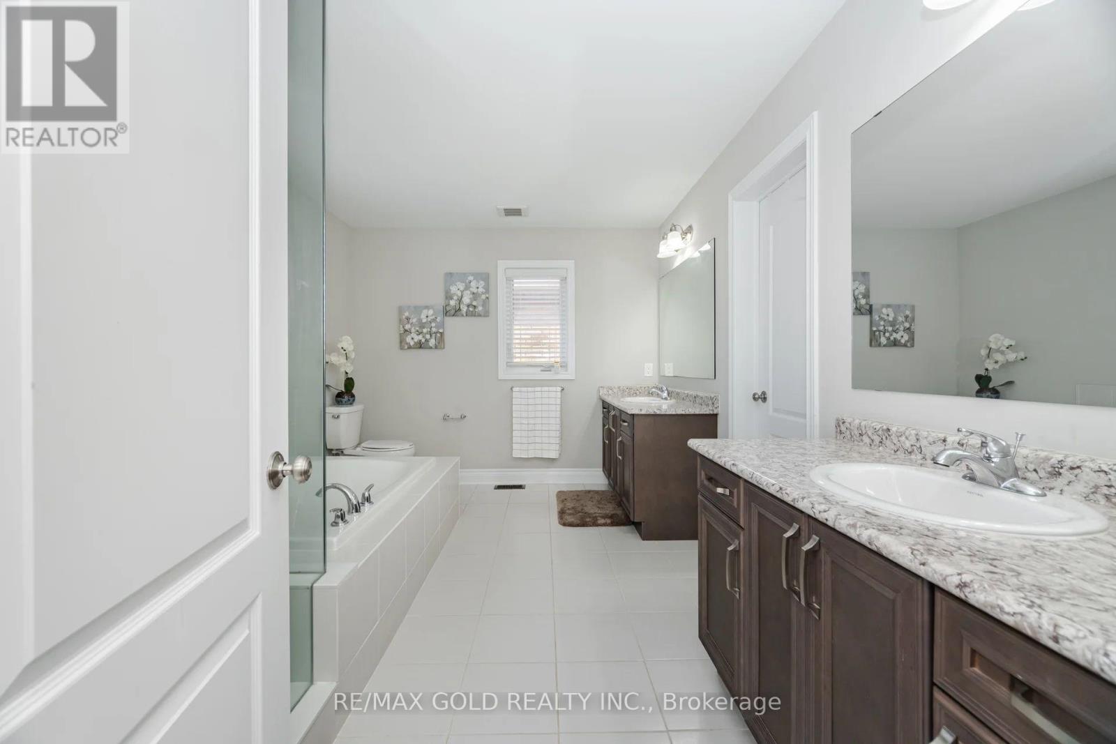 15 Henry Wilson Drive, Caledon, Ontario  L7C 4E8 - Photo 16 - W12461243