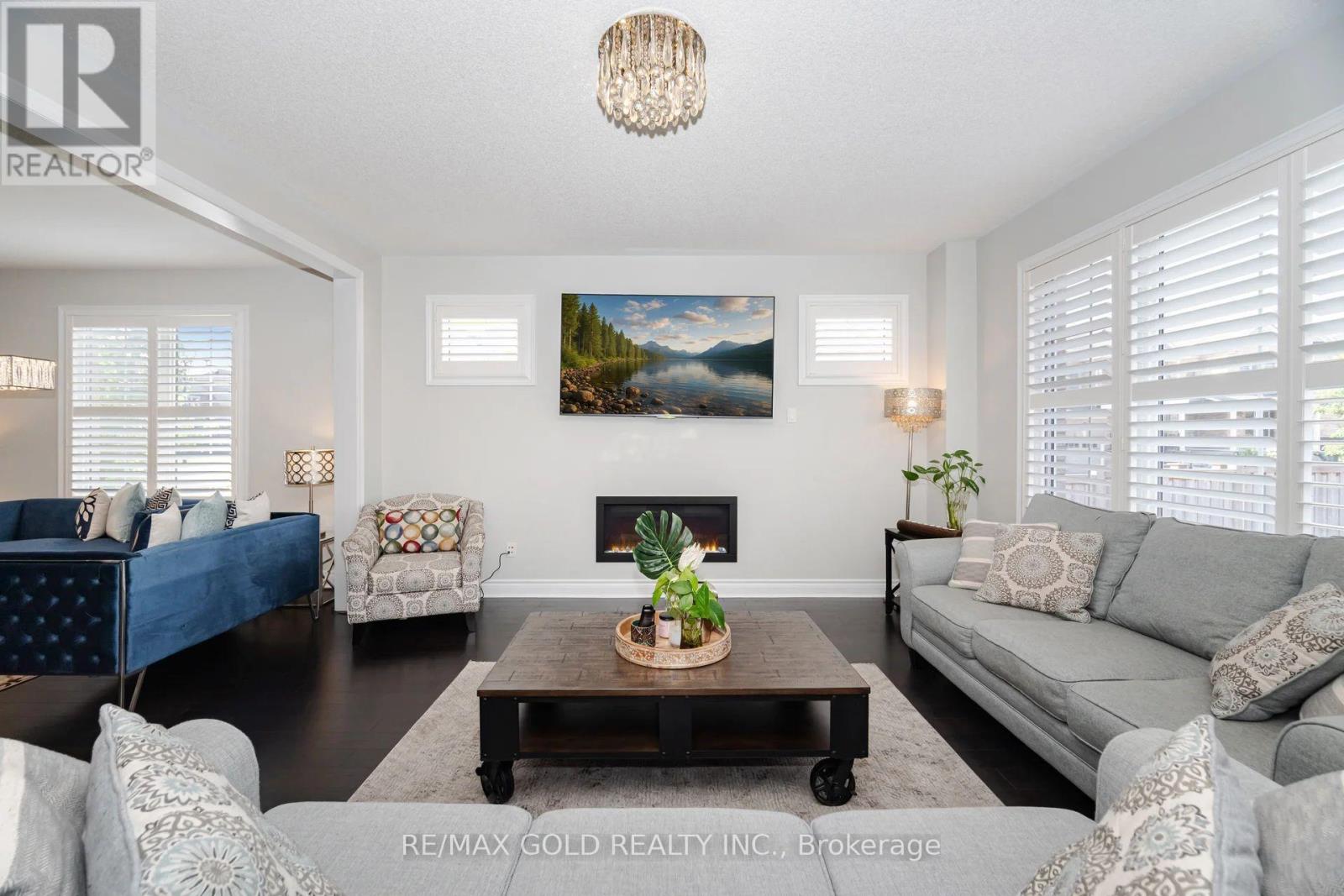 15 Henry Wilson Drive, Caledon, Ontario  L7C 4E8 - Photo 5 - W12461243
