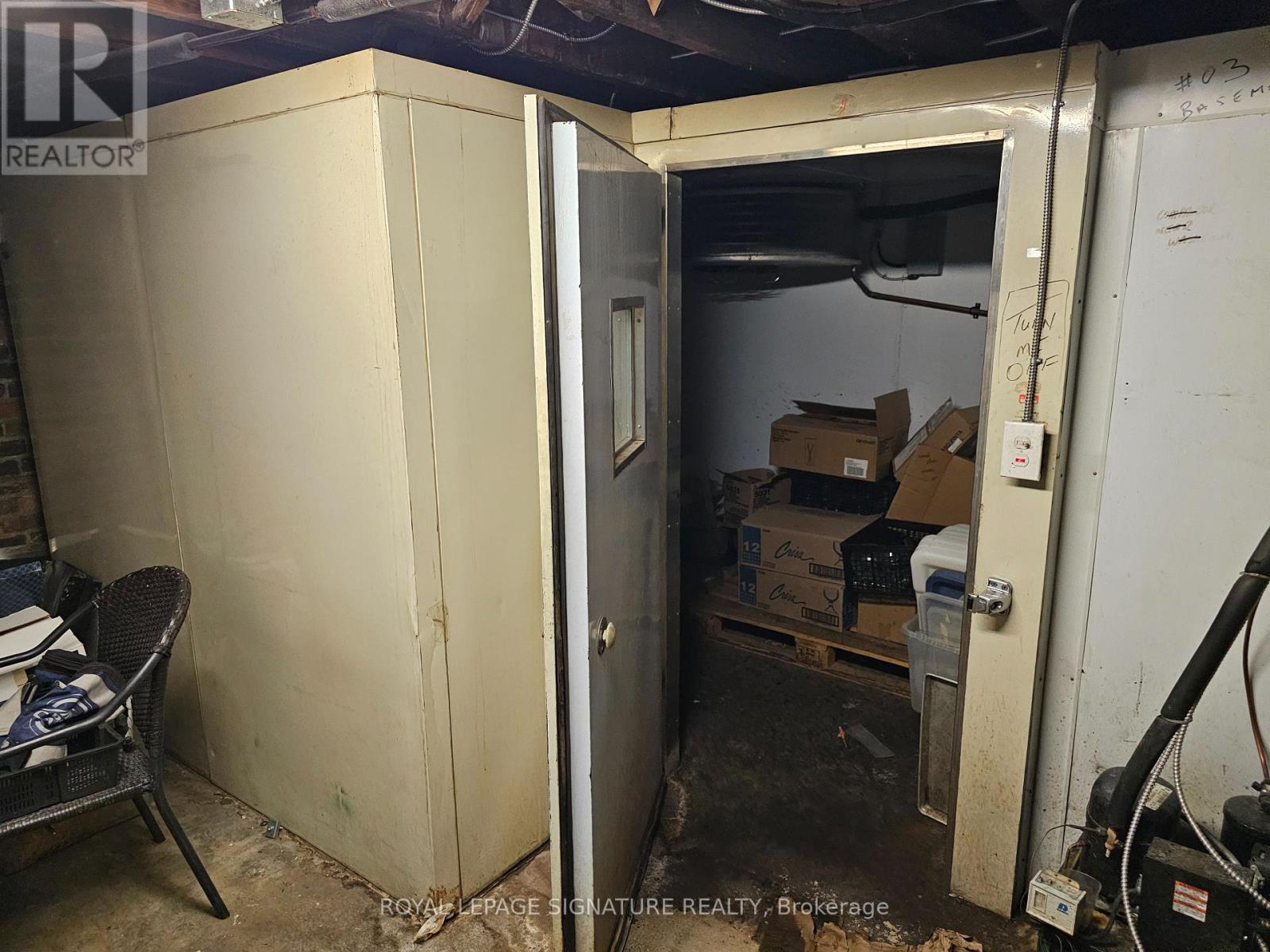 405 Jane Street, Toronto (Runnymede-Bloor West Village), Ontario  M6S 3Z6 - Photo 17 - W12461247